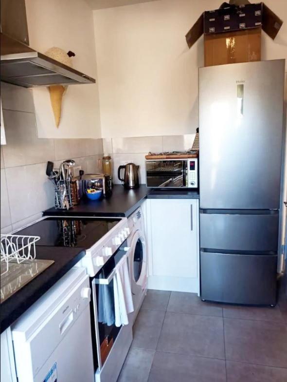 Stylish 2-Bed Flat, Quick Access To London Sights Londres Exterior foto