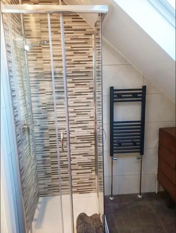 Stylish 2-Bed Flat, Quick Access To London Sights Londres Exterior foto
