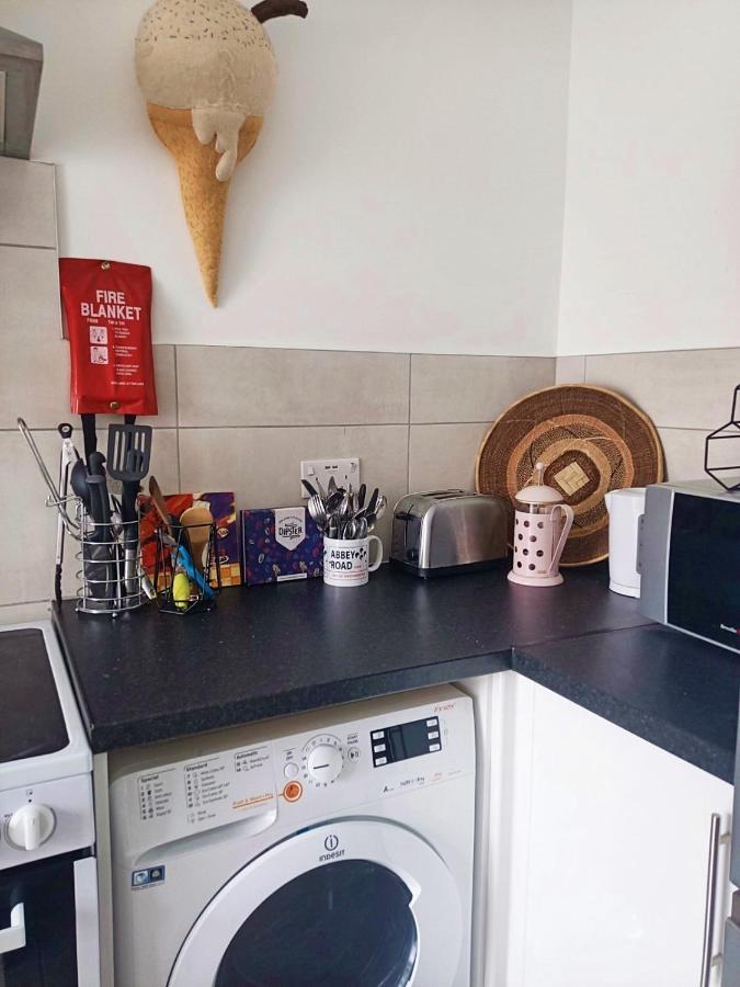 Stylish 2-Bed Flat, Quick Access To London Sights Londres Exterior foto