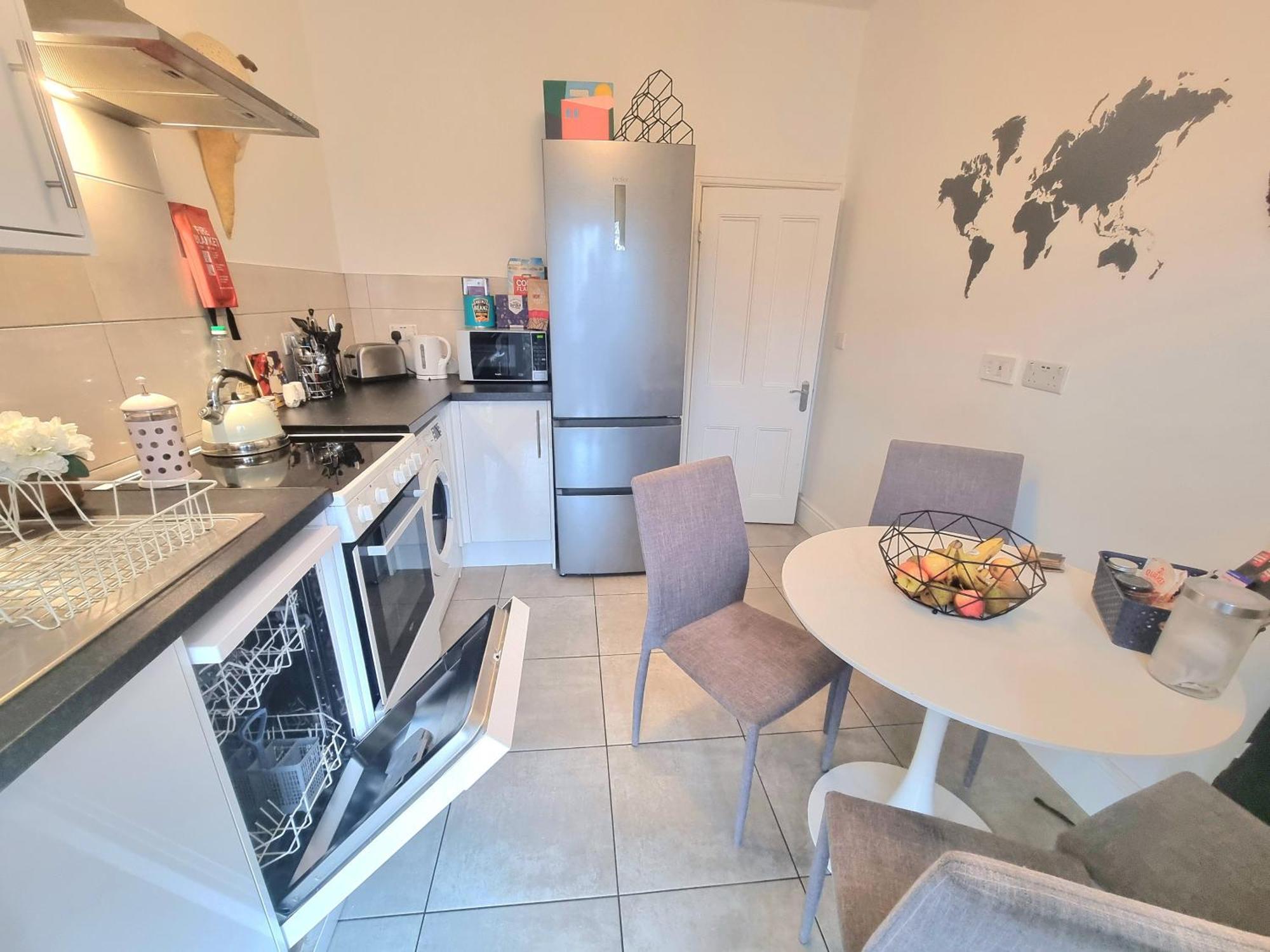 Stylish 2-Bed Flat, Quick Access To London Sights Londres Exterior foto